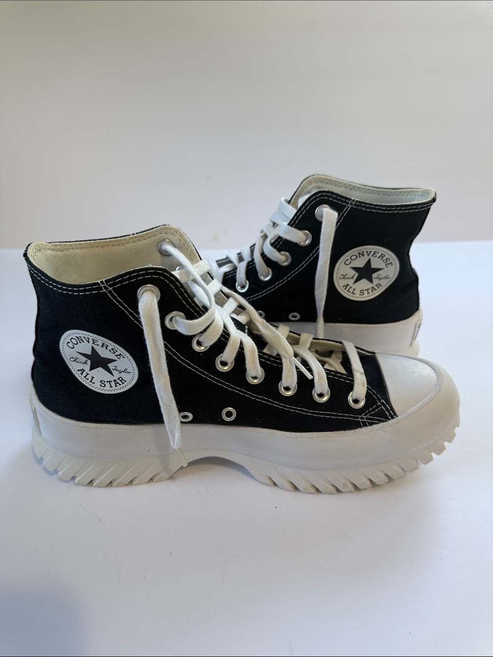 Converse Black & White women’s unisex High-Top Sneakers women’s size9, men’s 7